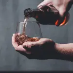 Regalare una grappa: come scegliere la migliore in base alle proprie esigenze