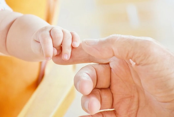 Bonding tra genitori e neonato, cos'è e come si sviluppa